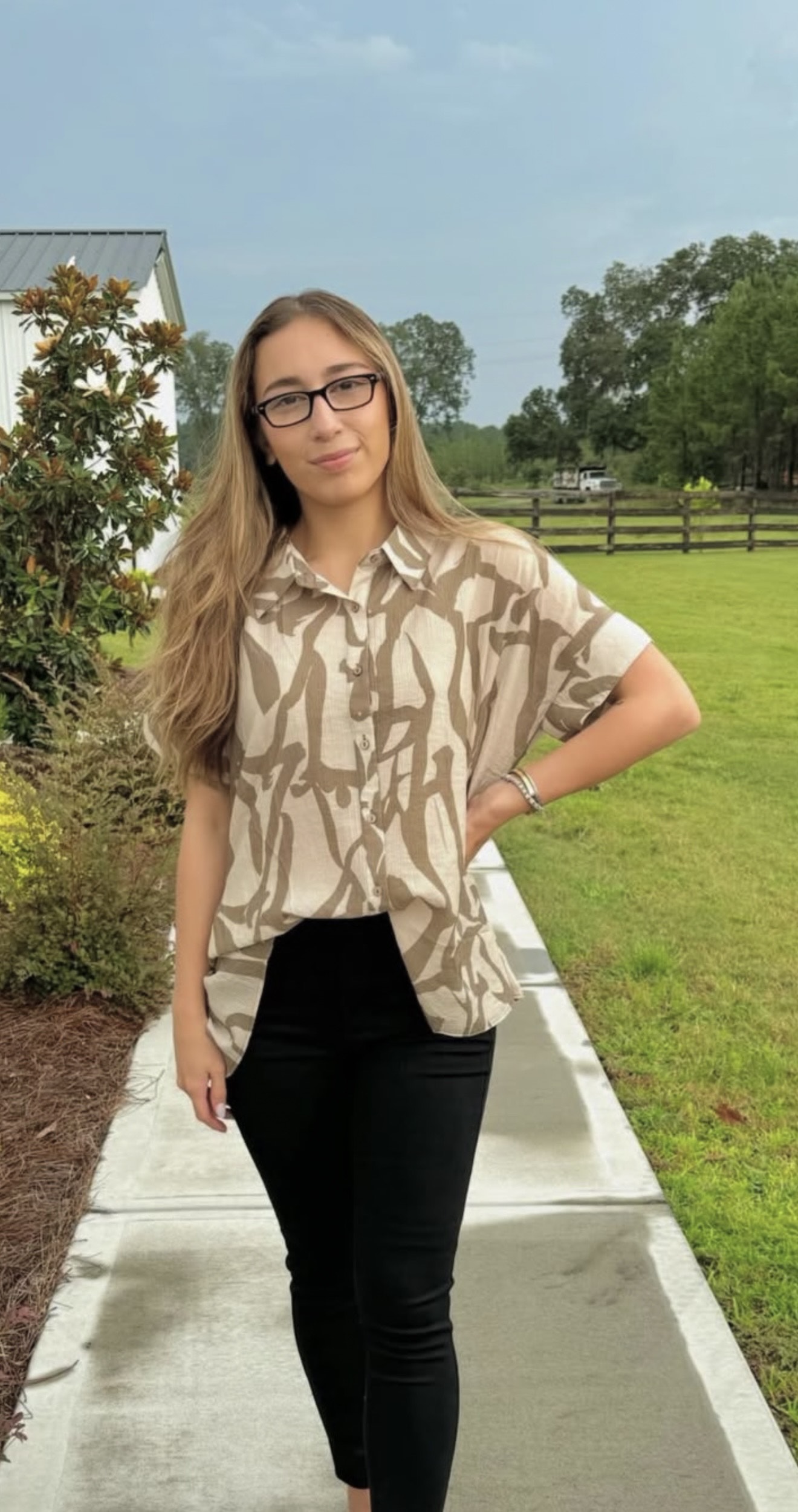 TAUPE ABSTRACT COLLARED TOP