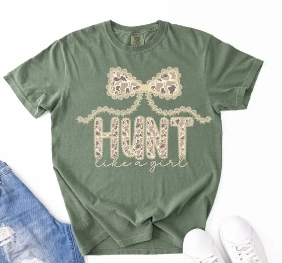 GREEN HUNT LIKE A GIRL TEE