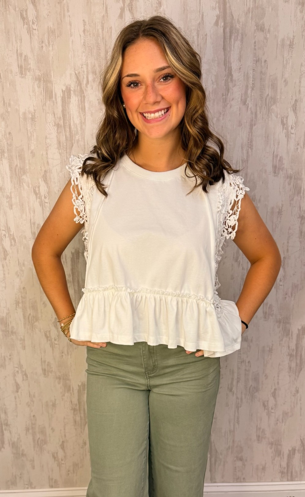 OFF WHITE LACE TRIM SLEEVE TOP