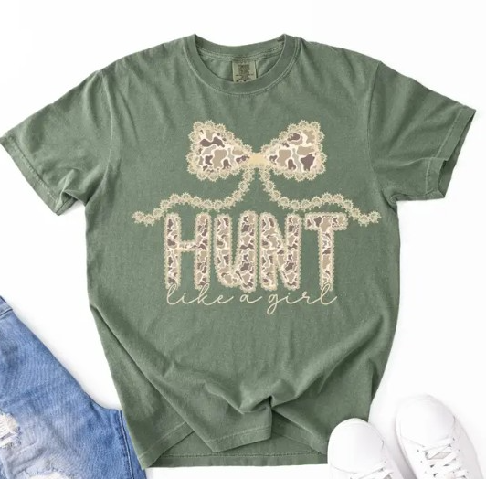 GREEN HUNT LIKE A GIRL TEE