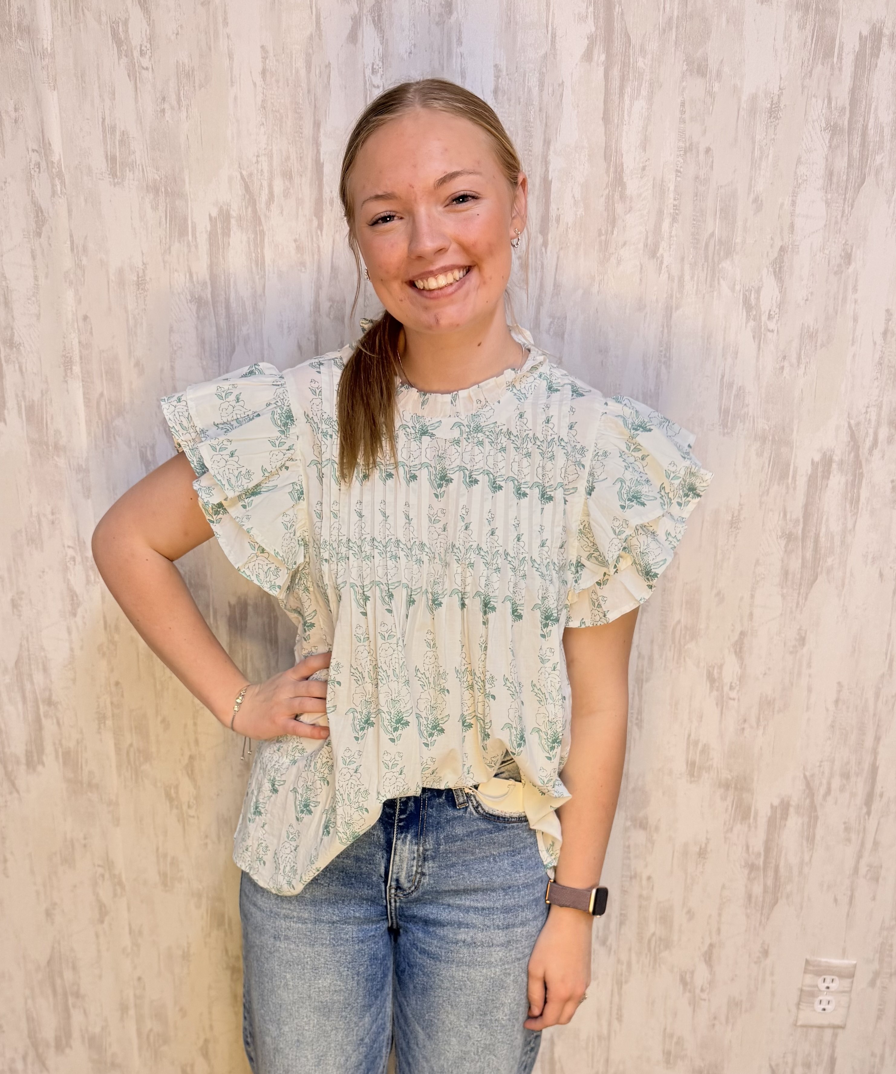 WHITE DOLLY FLUTTER TOP