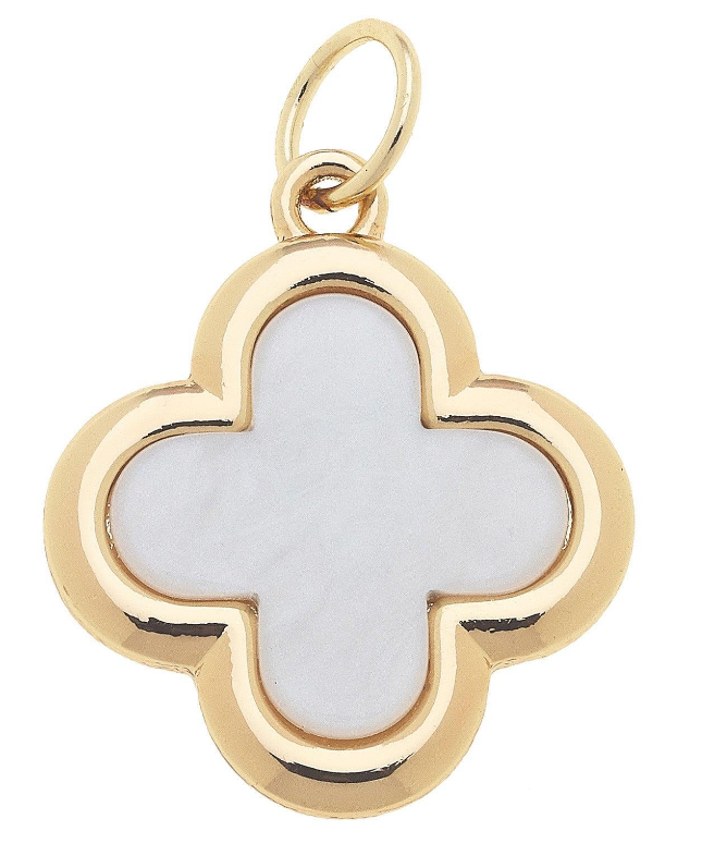 CLOVER OUTLINE CHARM PEARL