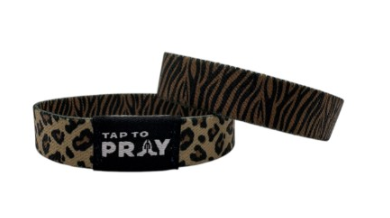 SAFARI LEO TAP TO PRAY BAND