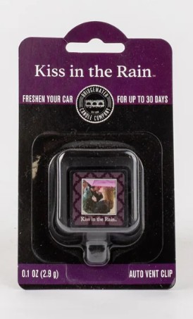 AUTO CAR VENT KISS IN THE RAIN