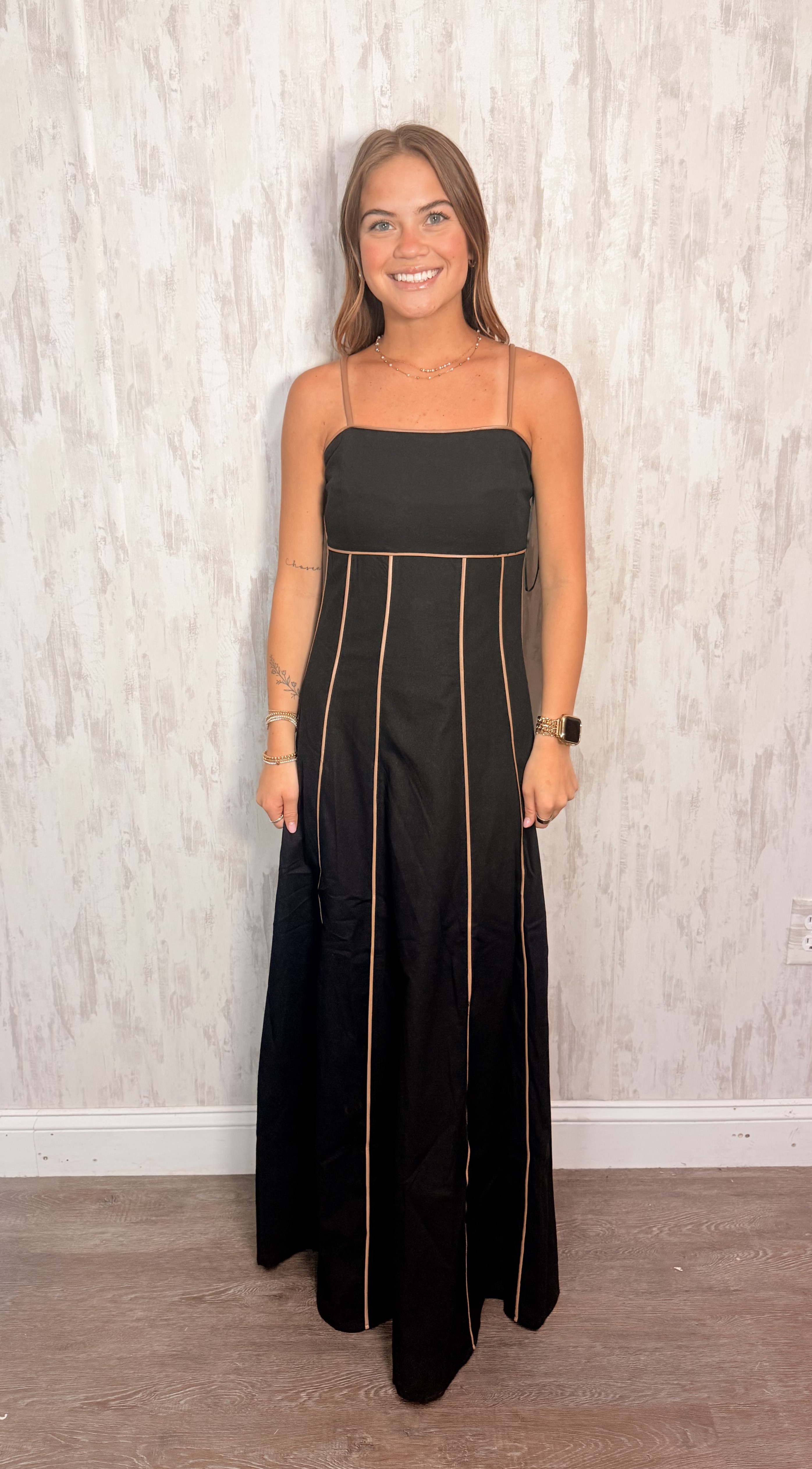 BLACK SQUARE NECK MAXI