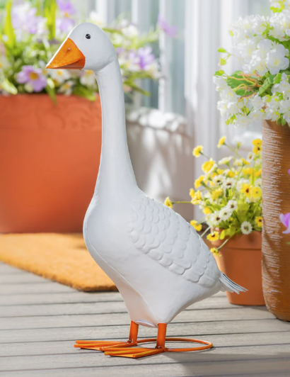 GIDDY THE PORCH GOOSE