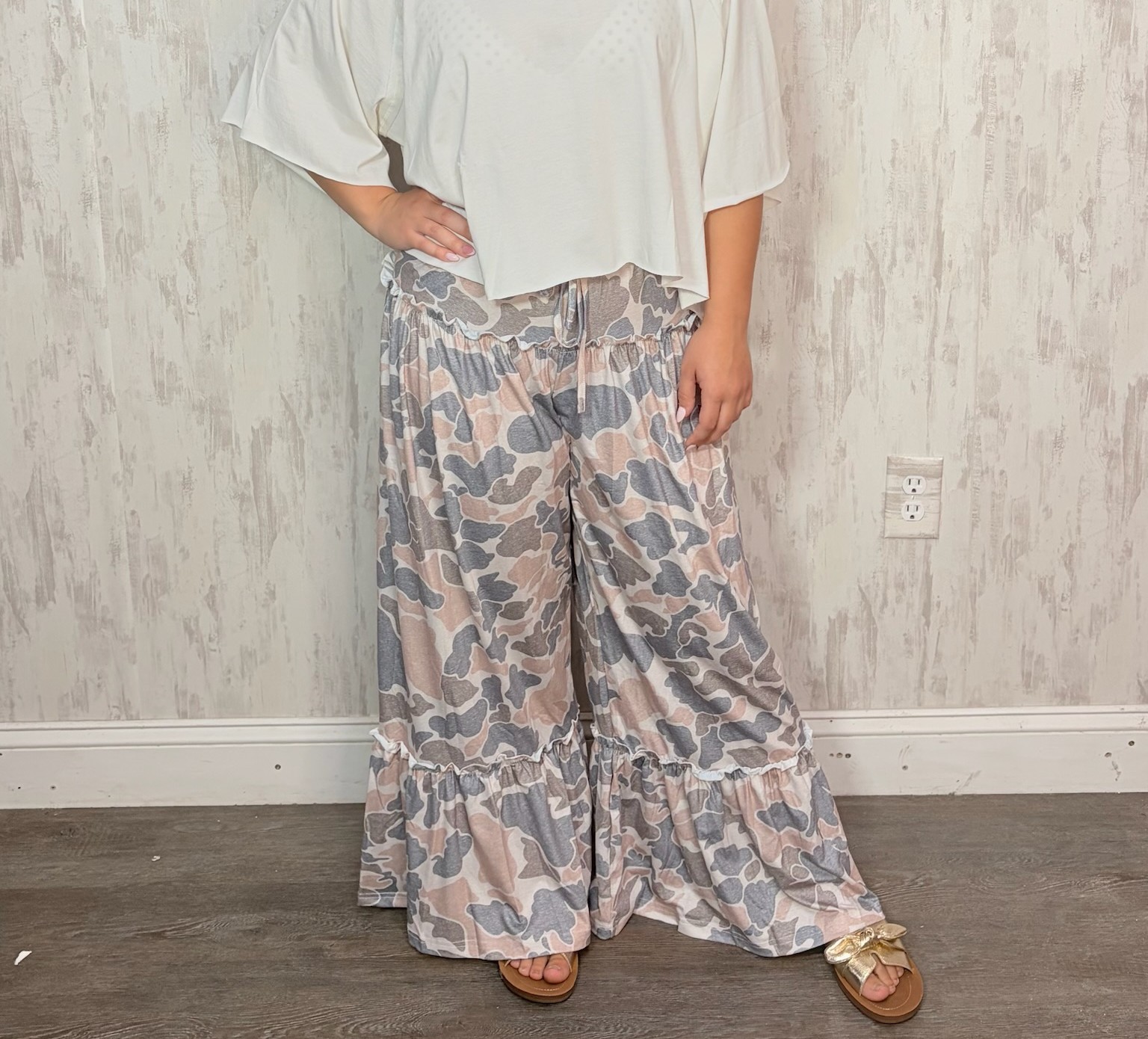 CAMO & LEO WIDE LEG PANTS